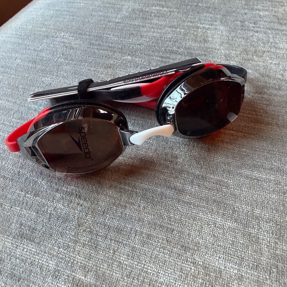 Speedo Goggles - Vanquisher EV. New